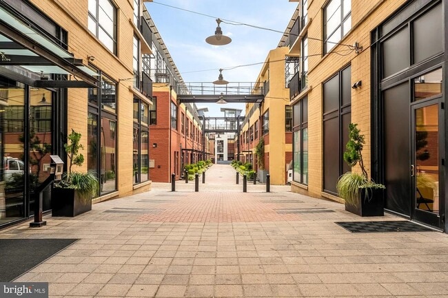 2125 14th St NW, Unit 331 in Washington, DC - Foto de edificio - Building Photo