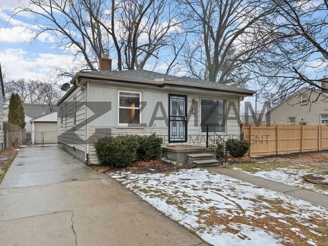 8085 Stephens Rd in Center Line, MI - Foto de edificio - Building Photo