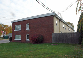 74 W Circular St in Saratoga Springs, NY - Building Photo - Building Photo