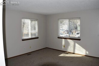 2107 N Chestnut St, Unit A in Colorado Springs, CO - Foto de edificio - Building Photo