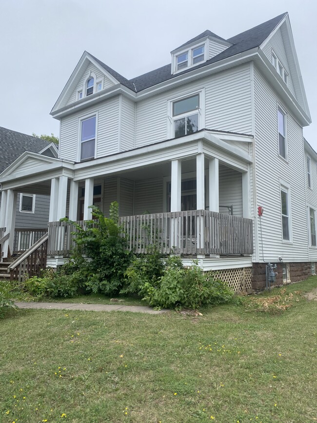 1427 E 1st St, Unit 3