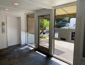 8740 Tuscany Ave in Playa Del Rey, CA - Foto de edificio - Building Photo