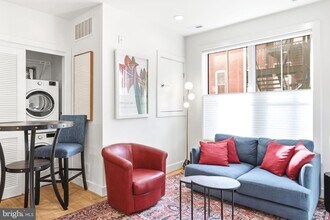 1775 Swann St NW, Unit 102 in Washington, DC - Foto de edificio - Building Photo