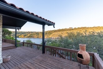 830 Los Escondidos Rd in Marble Falls, TX - Building Photo - Building Photo