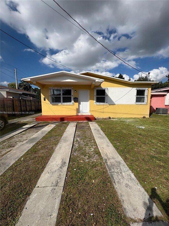1491 NW 56th St in Miami, FL - Building Photo