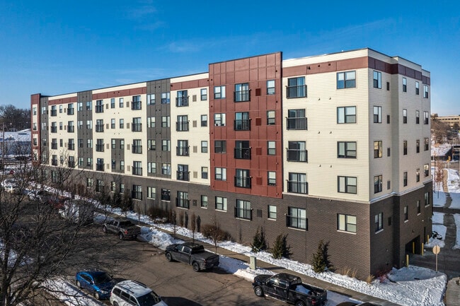 River Flats in Janesville, WI - Building Photo - Building Photo