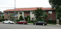 JKP Apartments in Tarzana, CA - Foto de edificio - Building Photo