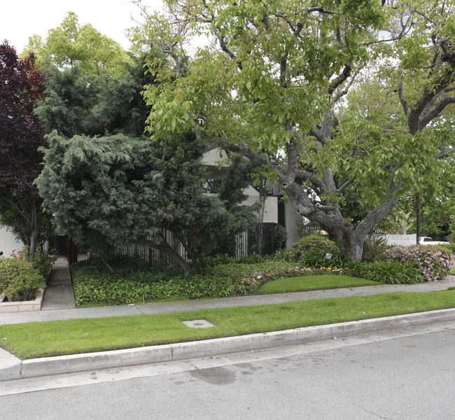 12558 Moorpark St in Studio City, CA - Building Photo - Building Photo