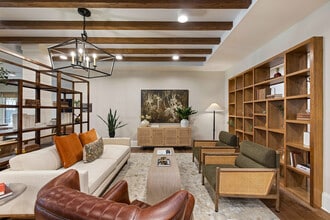 Album Summit Pines in Apex, NC - Foto de edificio - Building Photo