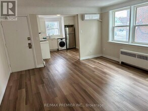 10 Crosthwaite Ave S in Hamilton, ON - Building Photo - Building Photo