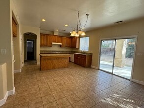 14 Claudia Autumn Dr in Bakersfield, CA - Building Photo - Building Photo
