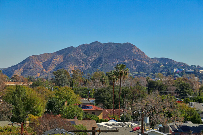 11504 Moorpark St in Los Angeles, CA - Building Photo - Building Photo