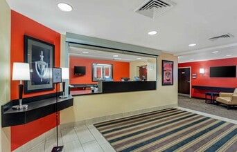 Furnished Studio-Chicago - O'Hare - North in Des Plaines, IL - Foto de edificio - Building Photo