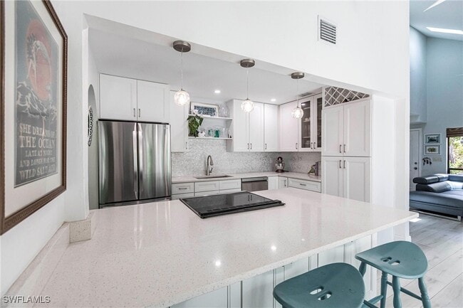 property at 1323 Solana Rd