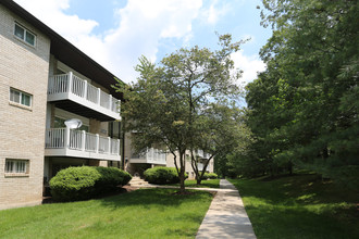 Fox Hills North in Oxon Hill, MD - Building Photo - Building Photo