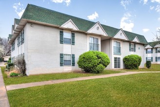 Garland Square Apartments in Norman, OK - Building Photo - Building Photo