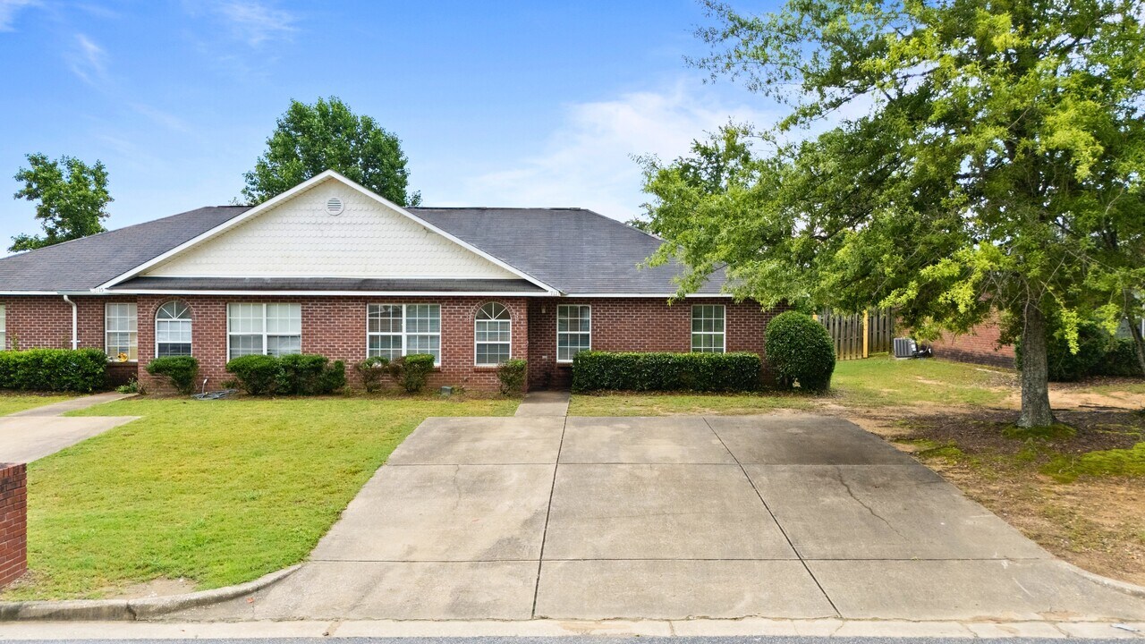717 Yeager Ln in Auburn, AL - Building Photo