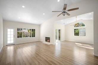 27031 Benton Ct in Santa Clarita, CA - Building Photo - Building Photo