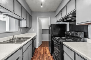 The Summit Apartments in San Marcos, TX - Building Photo