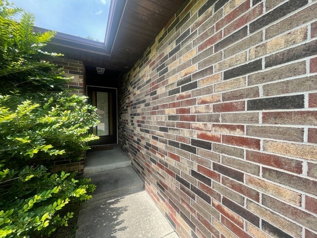 249 S Monte Vista Ave in Springfield, MO - Foto de edificio - Building Photo