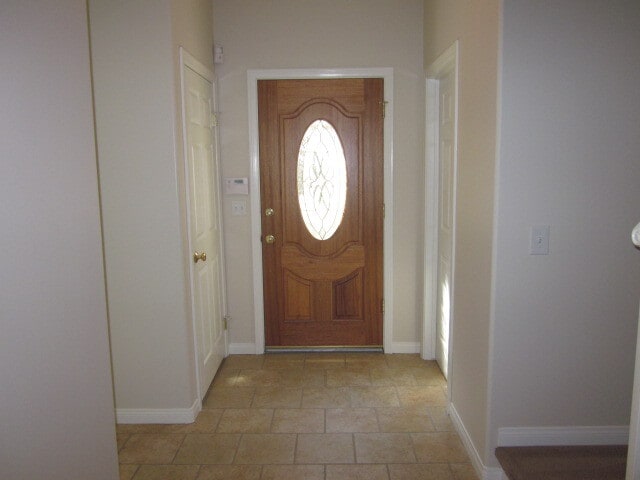 2283 Waltonia Dr in Montrose, CA - Foto de edificio - Building Photo