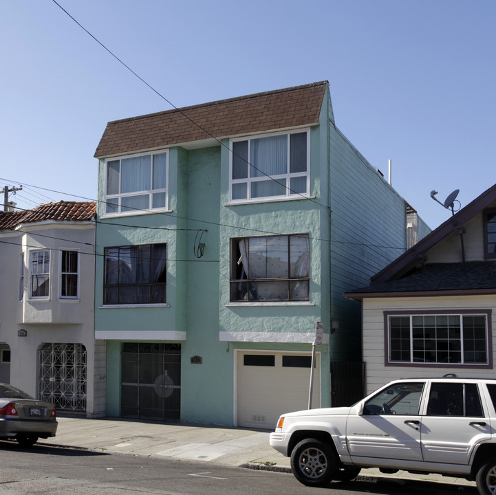 586 Vienna St in San Francisco, CA - Building Photo