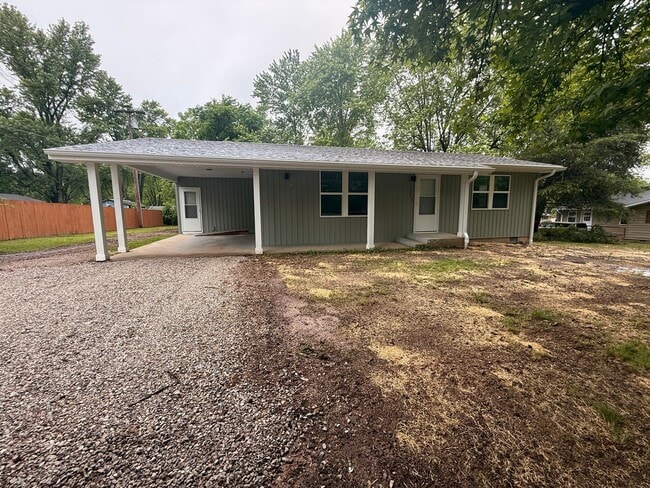 property at 1433 Thomas Dr