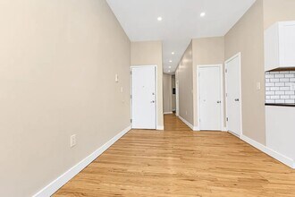 8 Cook St, Unit 3L in Brooklyn, NY - Building Photo - Building Photo