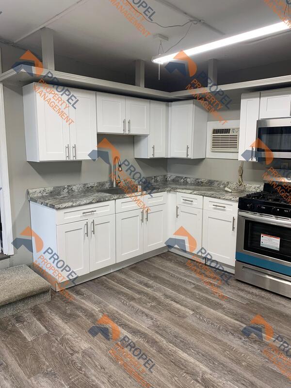 8135 Macomb St in Grosse Ile, MI - Building Photo - Building Photo
