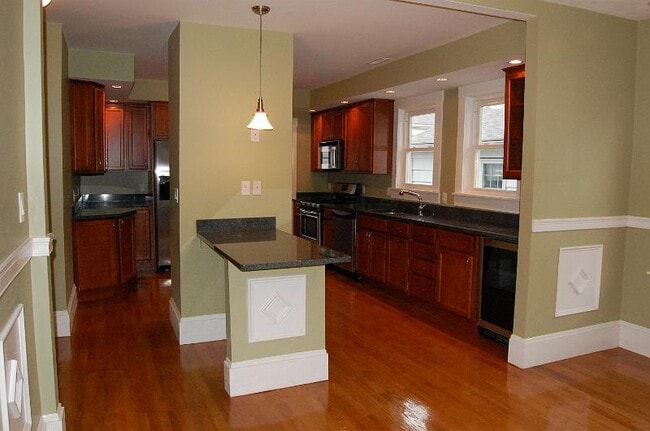 99 Hull St, Unit 2 in Belmont, MA - Foto de edificio - Building Photo