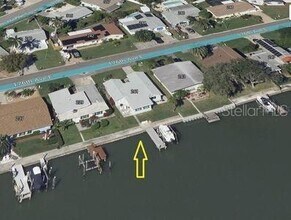 241 176th Ave E in Redington Shores, FL - Foto de edificio - Building Photo