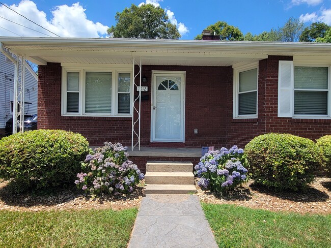 1012 Madison Ave in Winston-Salem, NC - Building Photo - Building Photo