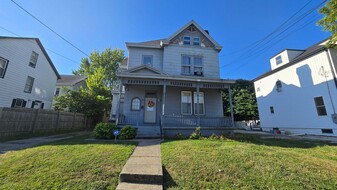 2047 Lawrence Ave in Cincinnati, OH - Building Photo