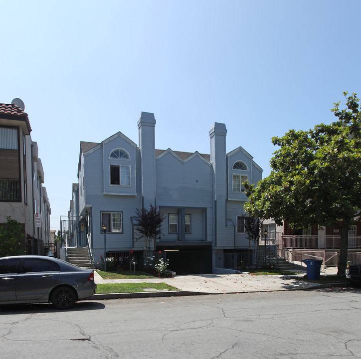 312 E Valencia Ave in Burbank, CA - Building Photo