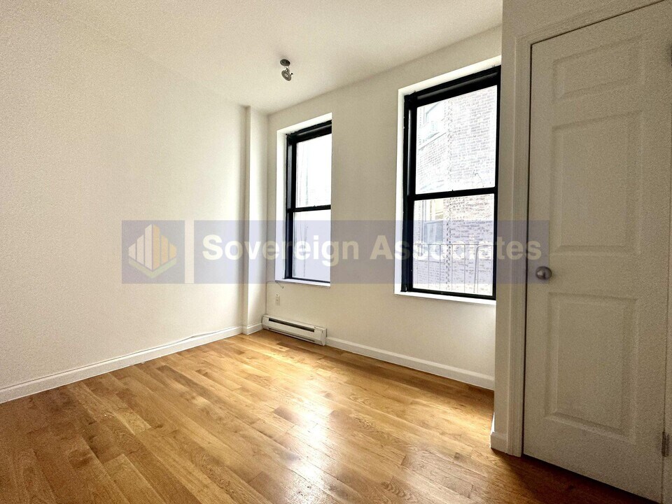 932 Amsterdam Ave in New York, NY - Building Photo