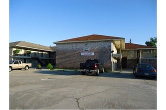 Titian Apartments in Baton Rouge, LA - Building Photo - Building Photo