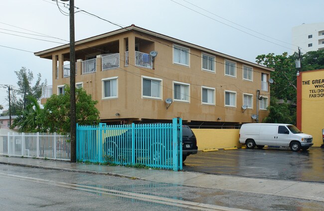 27 NW 7th Ave in Miami, FL - Building Photo - Building Photo