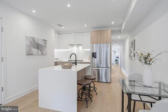 4017 Davis Pl NW in Washington, DC - Building Photo - Building Photo