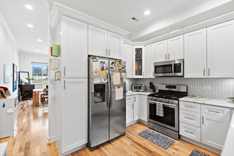 3024 Titan St in Philadelphia, PA - Foto de edificio - Building Photo