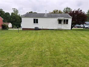 111 Treeview Dr in Moon Township, PA - Building Photo - Building Photo