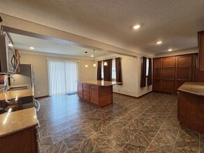 1610 Parker St in Cedar Falls, IA - Building Photo - Building Photo