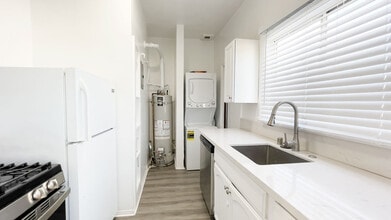 209 N Berendo St in Los Angeles, CA - Building Photo - Building Photo