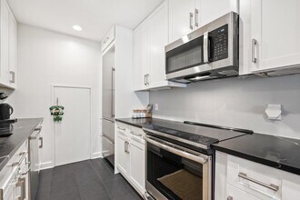 1710 Summit Pl NW in Washington, DC - Building Photo - Building Photo