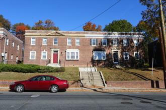 824 Taylor St NE in Washington, DC - Foto de edificio - Building Photo