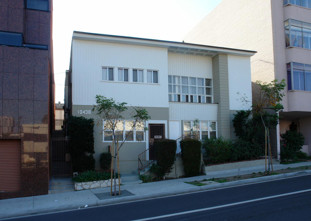 10438 Santa Monica Blvd in Los Angeles, CA - Building Photo