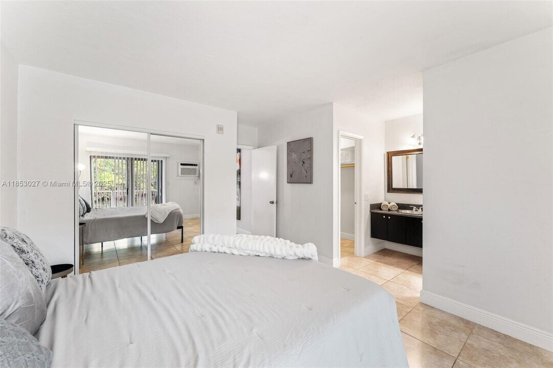1777 Venice Ln in North Miami, FL - Building Photo