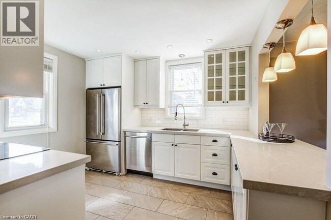 704 Central Ave in Hamilton, ON - Building Photo - Building Photo