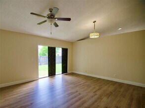 9471 NW 52nd St in Sunrise, FL - Foto de edificio - Building Photo