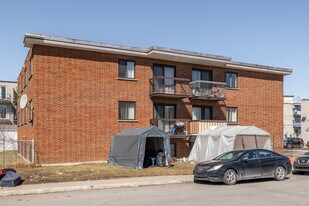451 Marconi Rue in Laval, QC - Building Photo