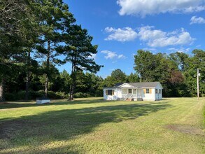 314 Snowden Dr in Hemingway, SC - Foto de edificio - Building Photo